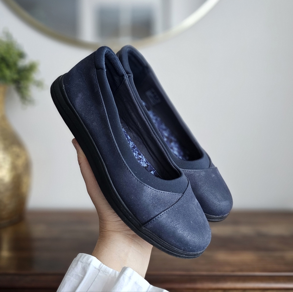 Clarks Women’s Breeze Ayla Navy Comfort Flats | Size 8